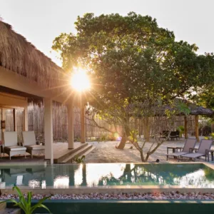 Lightweight outdoor lounge set Save space backyard furniture