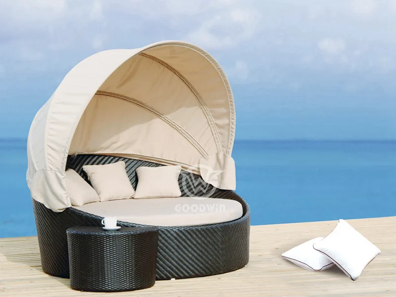 Outdoor Woven Rattan Daybed With Canopy